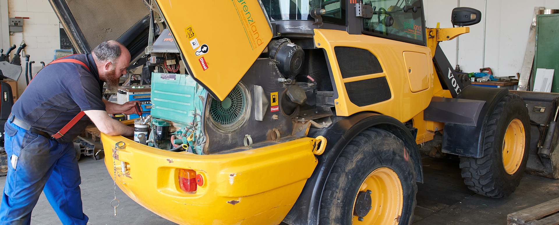 Header Stellenausschreibung Mechaniker für Land- und Baumaschinentechnik